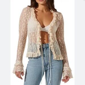 ASTR Cream lace tied top